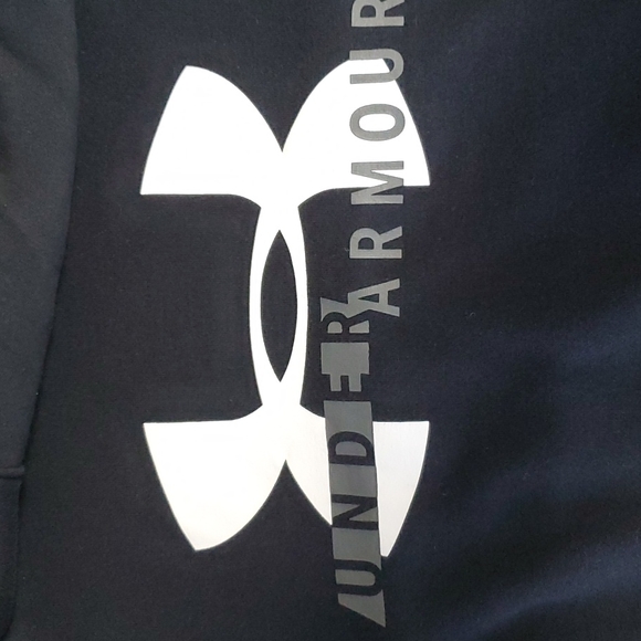 Under Armour Sweatshirt with turtleneck hood and kangaroo pouch. L - Picture 3 of 6